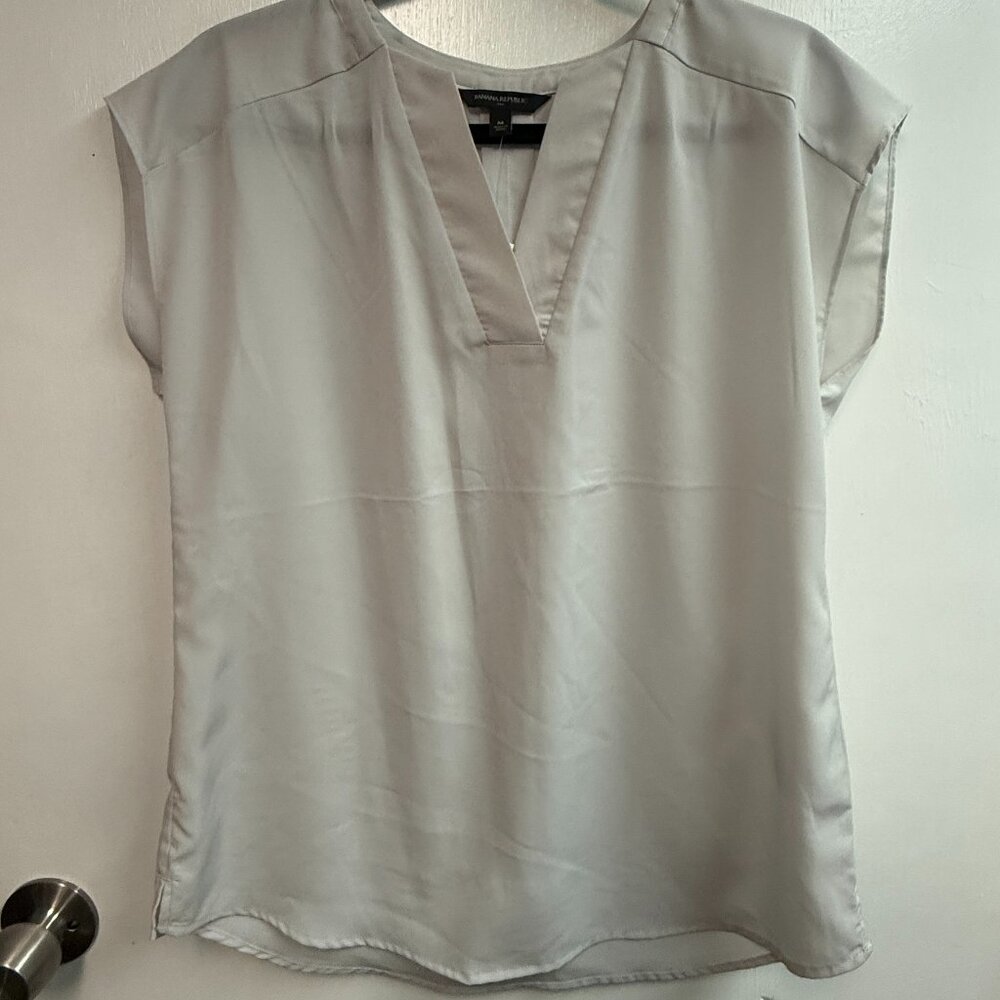 Banana Republic Women's Gray Lightweight Cap Sleeve Sheer Blouse Sz M NWT